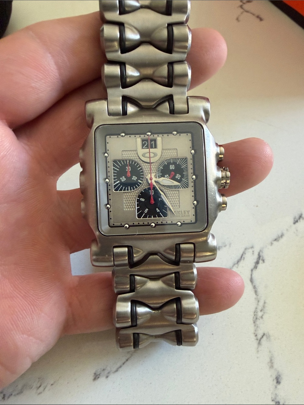 Oakley Minute Machine
Titanium Bracelet